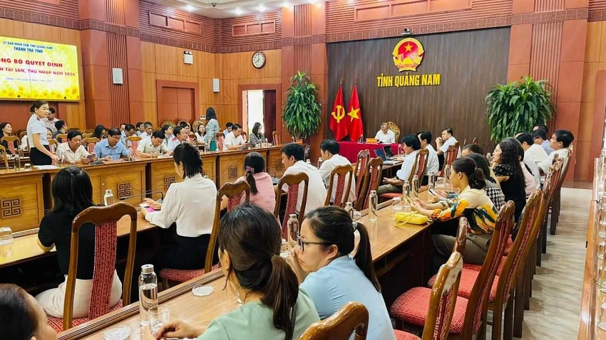 Thanh tra tỉnh Quảng Nam bốc thăm ngẫu nhiên 86 người có chức vụ để xác minh tài sản. Ảnh: TN