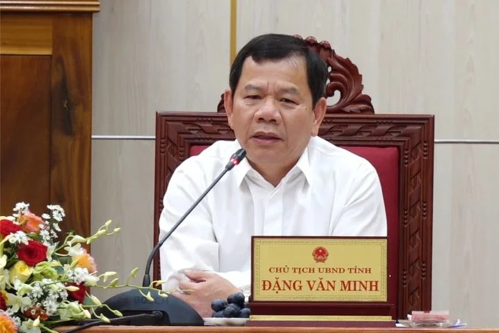 HDNĐ tỉnh bãi nhiệm chức Chủ tịch UBND tỉnh Quảng Ngãi đối với ông Đặng Văn Minh. Ảnh: TN