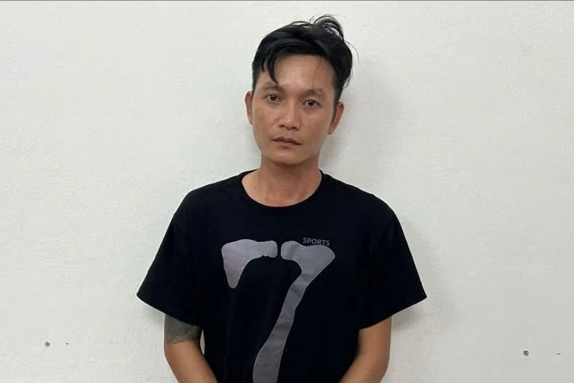 Phá đường dây cá độ bóng đá, công an phát hiện Vĩnh tàng trữ súng, đạn. Ảnh: CA