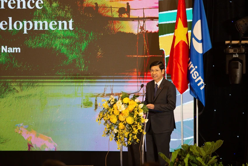 Thứ trưởng Hồ An Phong phát biểu khai mạc Hội nghị quốc tế về Du lịch Nông thôn lần thứ nhất. Ảnh: TN