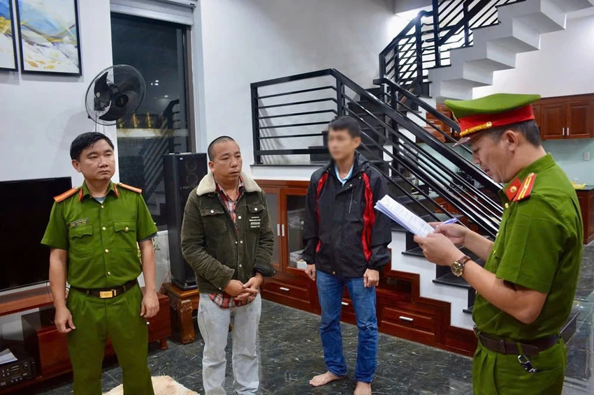 2-chi-em-ruot-cho-vay-lai-nang-1.jpeg