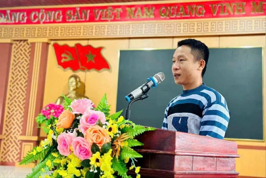 Khen thưởng 'người hùng' cứu 3 học sinh bị lũ cuốn