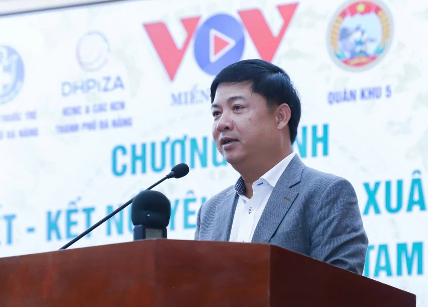 vov-mang-tet-som-den-dong-bao-ngheo-Quang-Nam-1.jpg