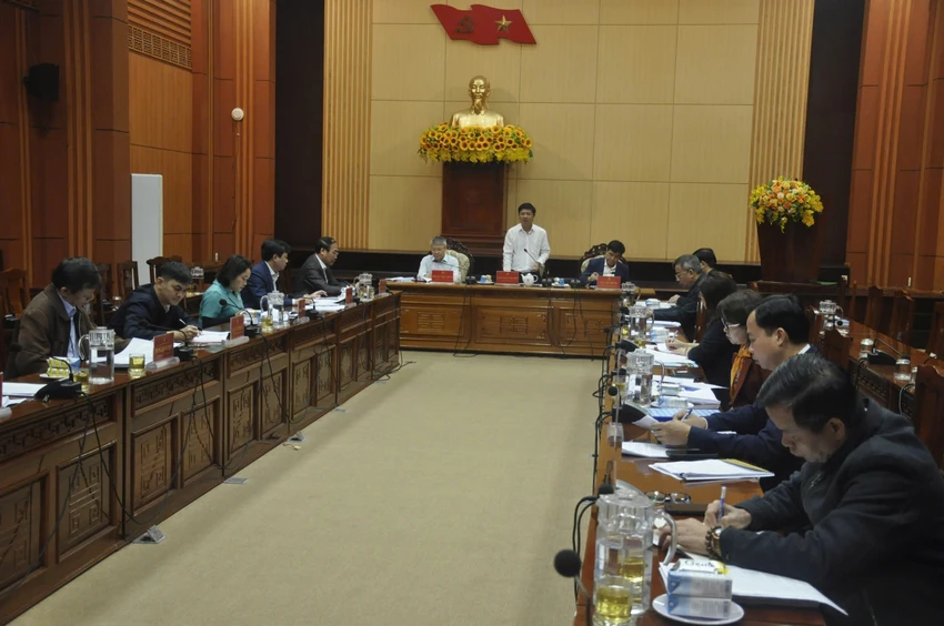 toan-tinh-quang-nam-co-hon-400-can-bo-xin-nghi-huu-truoc-tuoi-1.jpeg