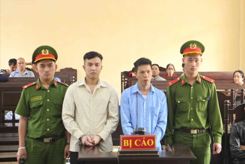 Lập và Đông dùng súng nhựa cướp ngân hàng. Ảnh: TN