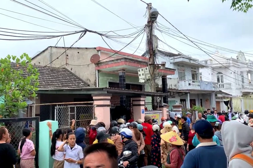 Mạng xã hội lan truyền tin đồn mẹ sát hại con ruột khi công an đến nhà bà T làm việc. Ảnh: MXH