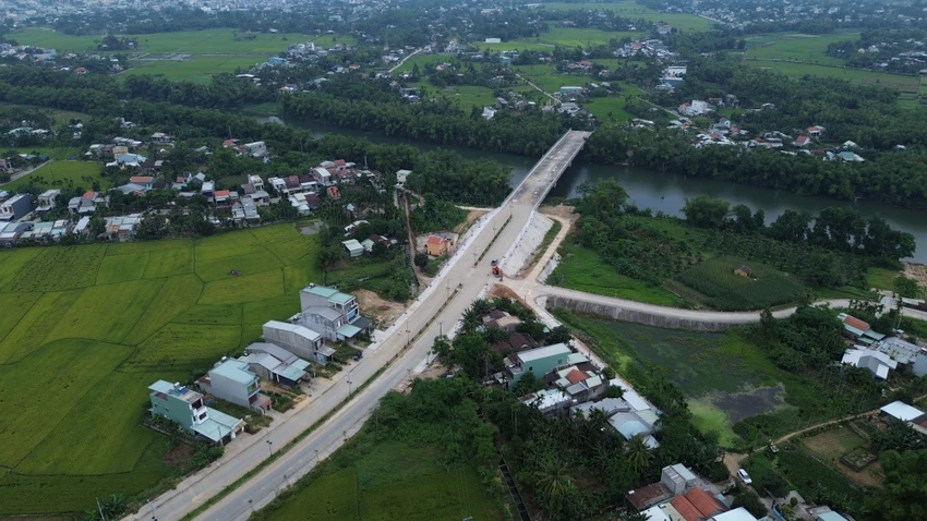 cay-cau-145-ti-khong-hen-ngay-thong-xe12.JPG