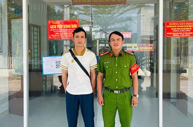 bong-dung-nhan-450-trieu-dong-anh-cong-nhan-den-trinh-bao-cong-an-2.jpeg