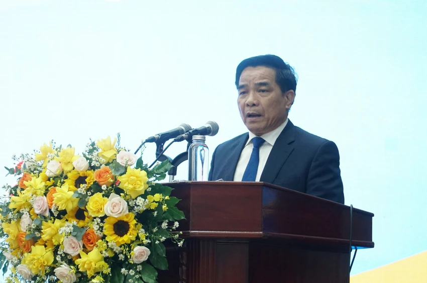 Chủ tịch Quảng Nam tặng bằng khen cho Văn phòng Đại diện tại Đà Nẵng - Báo Pháp luật TP.HCM