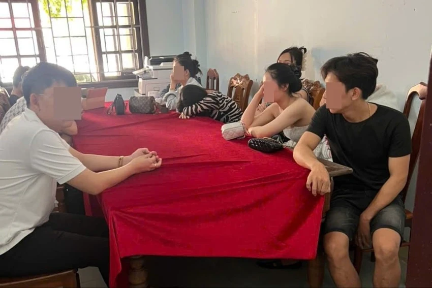 tiec-ma-tuy-trong-quan-karaoke-2.jpg