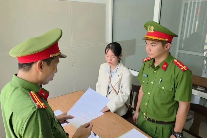 Vĩ là nhân viên ngân hàng, lợi dụng vị trí công tác chiếm đoạt tiền giải ngân. Ảnh: CA