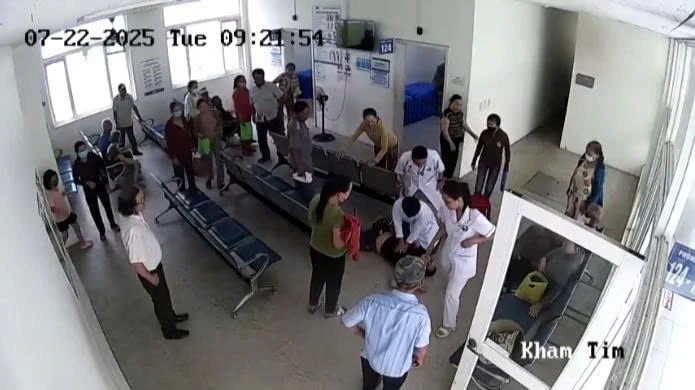 Anh P bất ngờ ngã gục, rơi vào trạng thái hôn mê, ngưng tim trong lúc chờ khám bệnh. Ảnh: BV