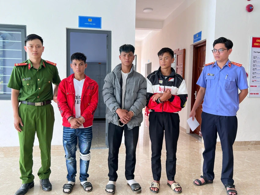 3 thanh niên từ Quảng Ngãi ra Đà Nẵng trộm 300 cây sâm Ngọc Linh. Ảnh: CA