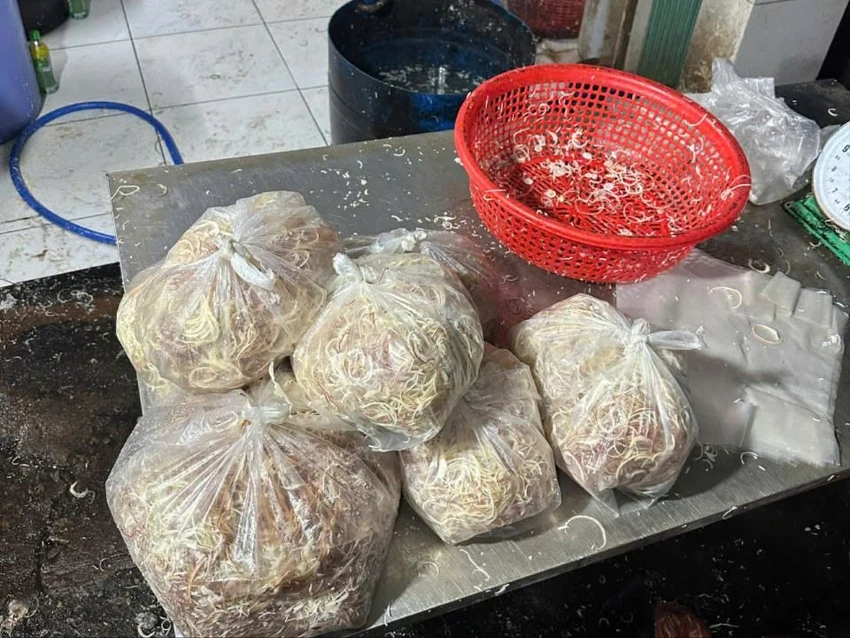 su-dung-hoa-chat-tay-trang-che-bien-thuc-pham-hoa-chuoi-2.jpeg