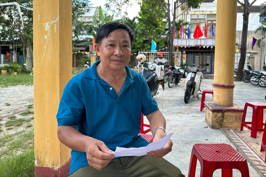 nguoi-dan-phan-khoi-nha-100-000-dong-qua-tet-doc-lap7.JPG