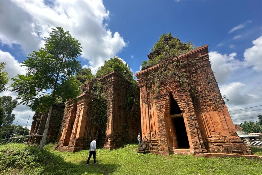 thap-cham-khuong-my-gach-mun-nat-2.JPG