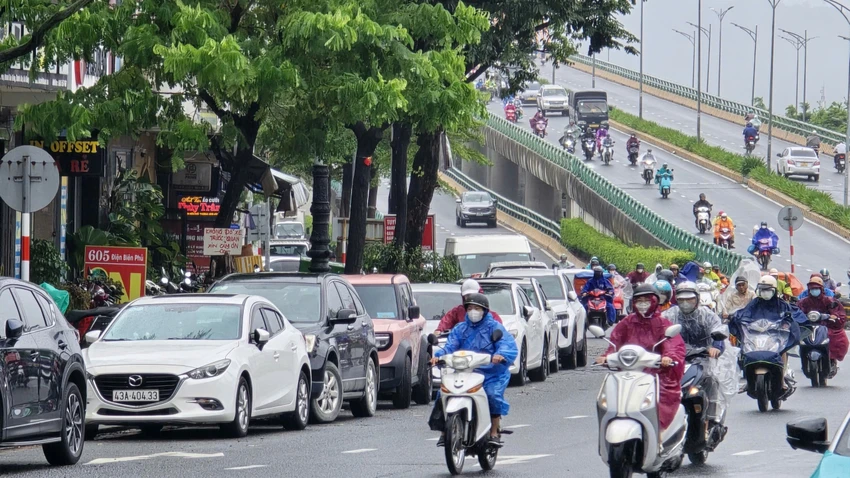 CẬP NHẬT: Các nơi chạy đua ứng phó đợt mưa như trút nước do bão Thần Gió ảnh 7