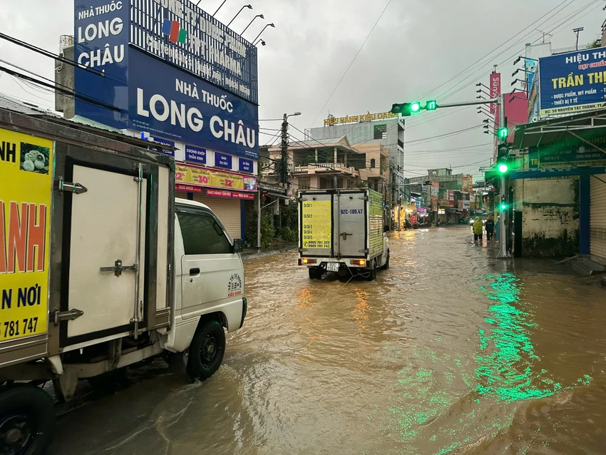 khu-vuc-trung-thap-da-nang-lu-bua-vay-3.jpeg