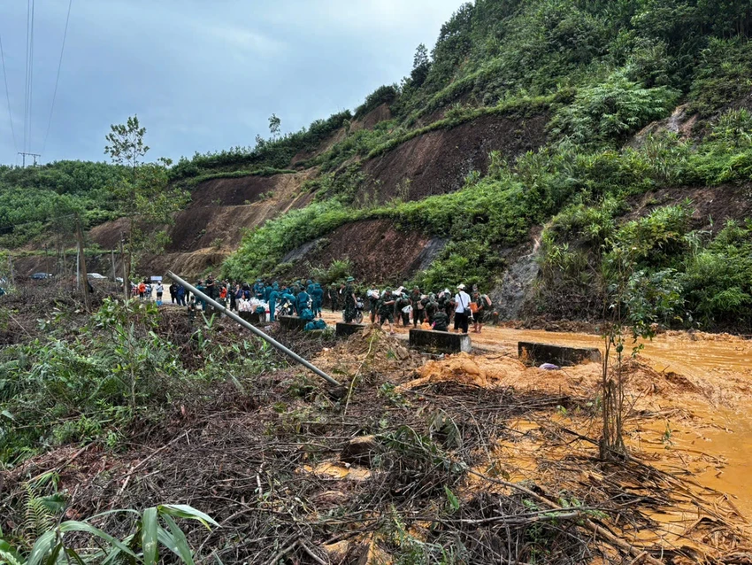 cong-luong-thuc-tiep-te-nguoi-dan-bi-co-lap-1.jpeg