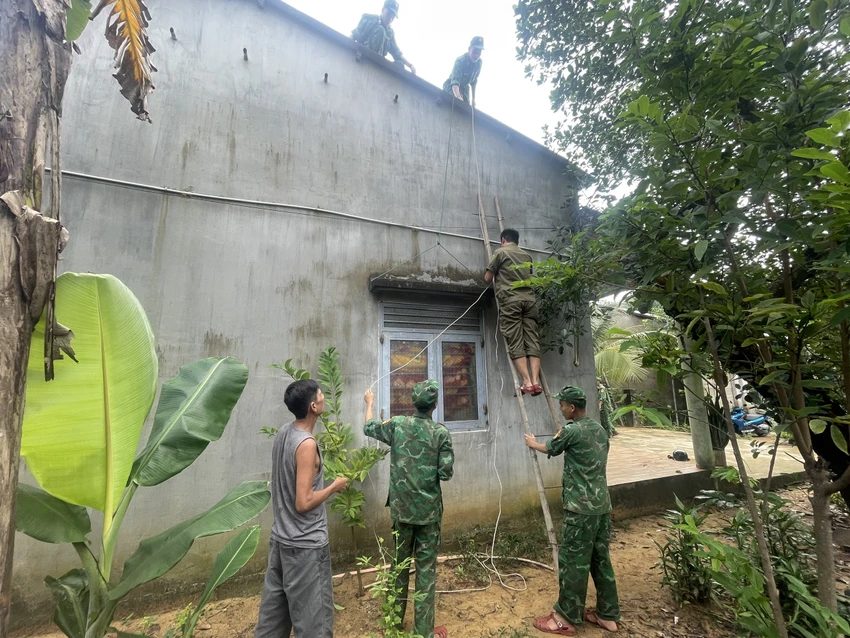bien-phong-giup-dan-gat-lua-chay-bao-so-13-17.jpeg