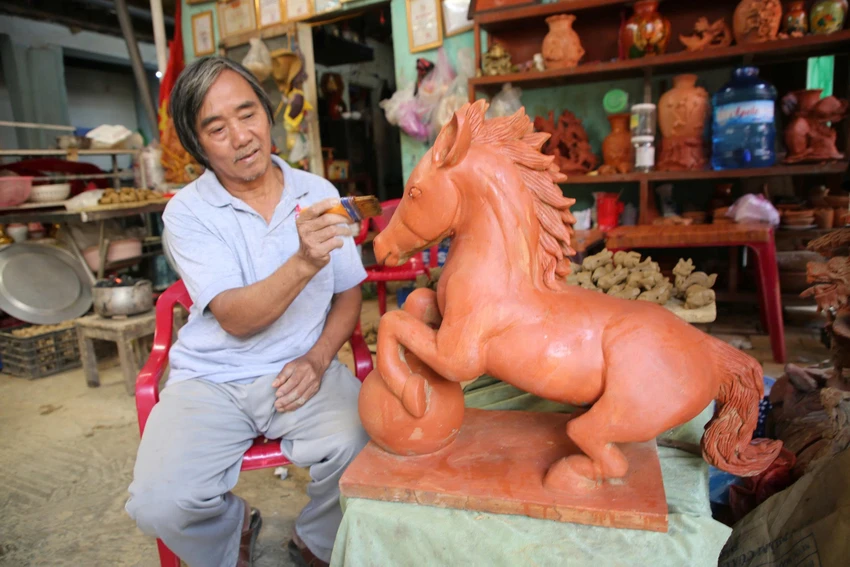 nghe-nhan-lang-gom-duc-linh-vat-ngua-35.jpeg