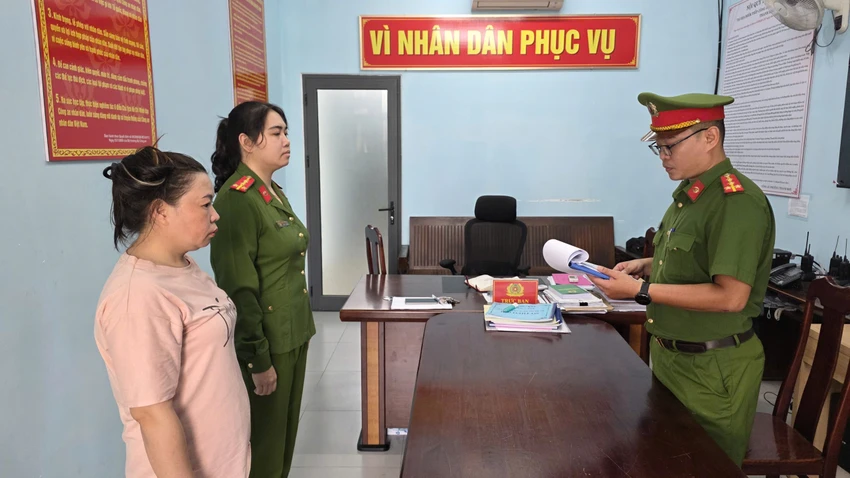 nhan-vien-gac-chan-6.jpeg