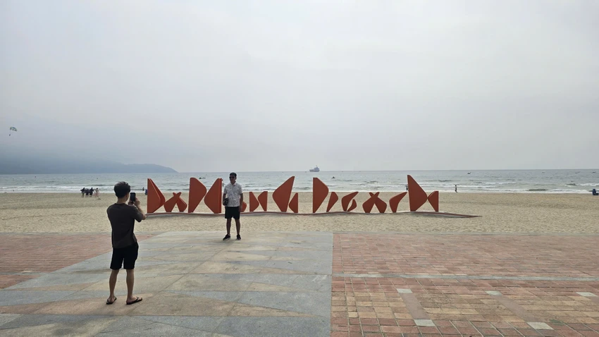 da-nang-beach-1.jpeg