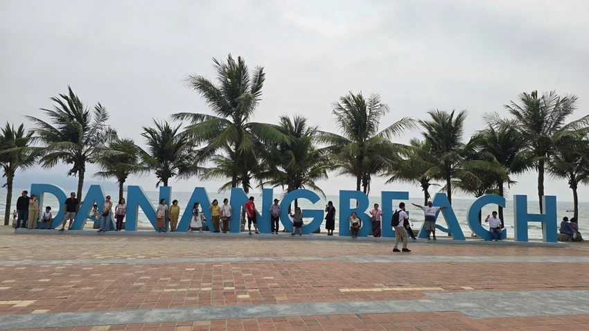 da-nang-beach-2.jpeg