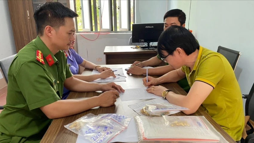 trộm vàng.jpg