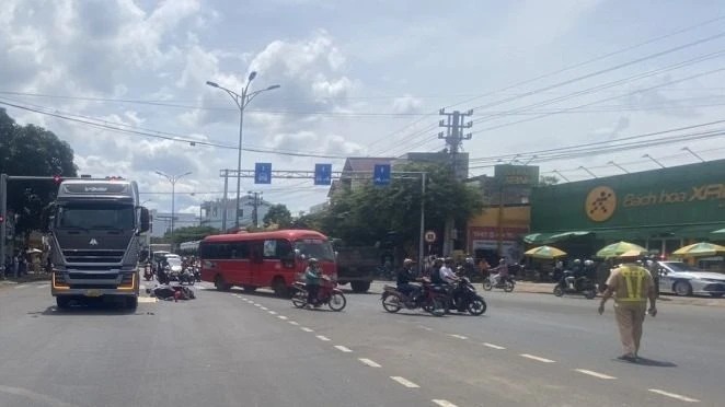 xe đầu kéo.jpg