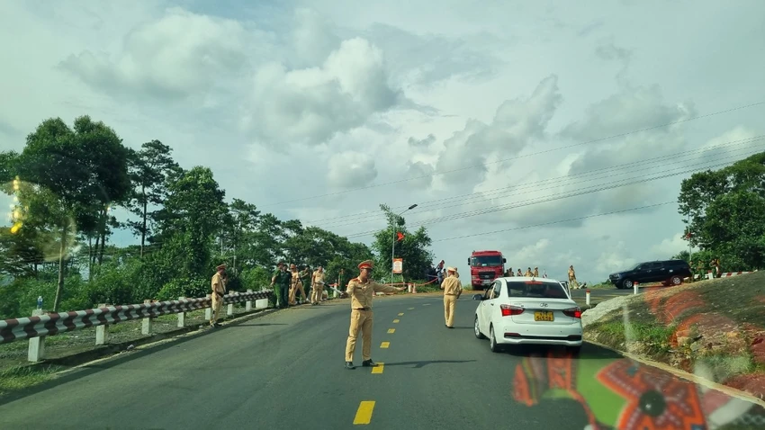 lật xe khách.jpg