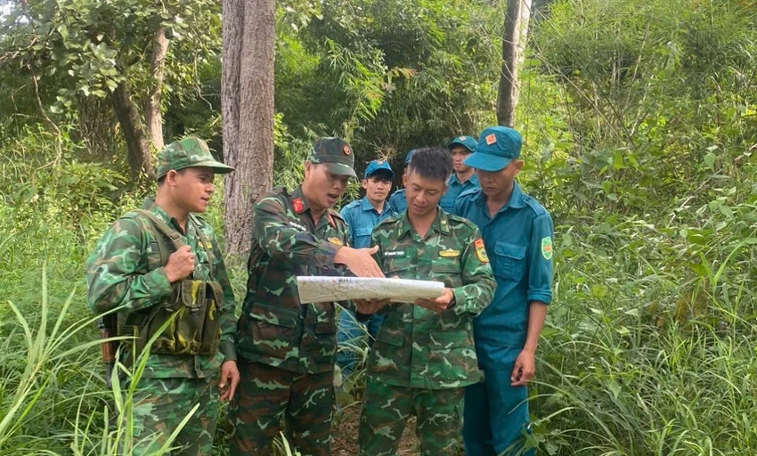 Hình ảnh lực lượng tìm kiếm máy bay quân sự Y-130 ở Đắk Lắk