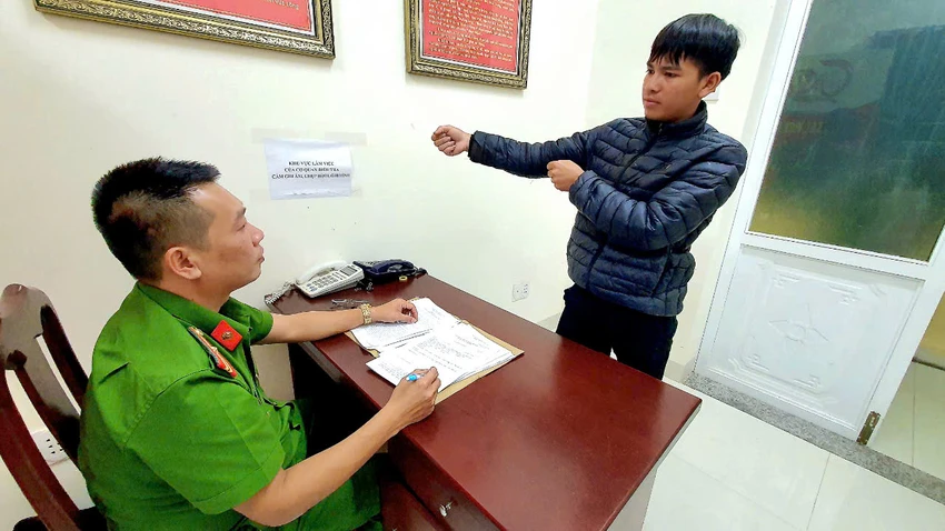 đánh anh trai.jpg