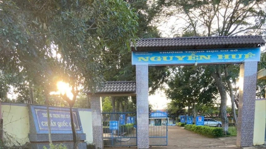 hai nữ sinh.jpg