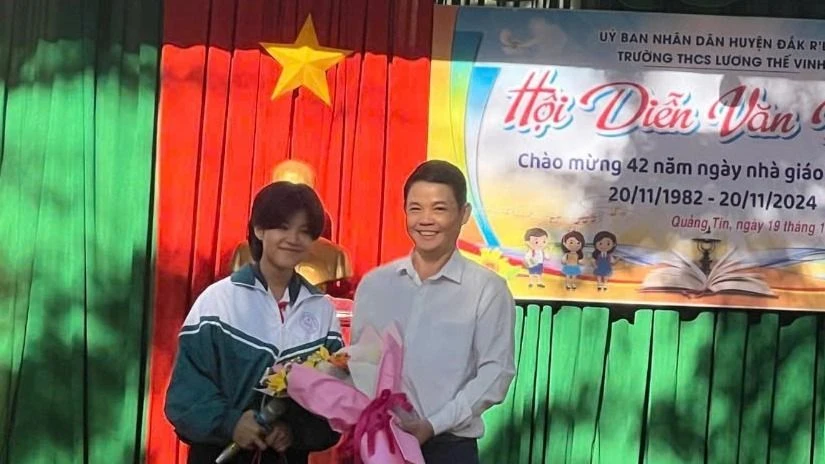 Bộ trưởng Bộ GD&ĐT 3.jpg