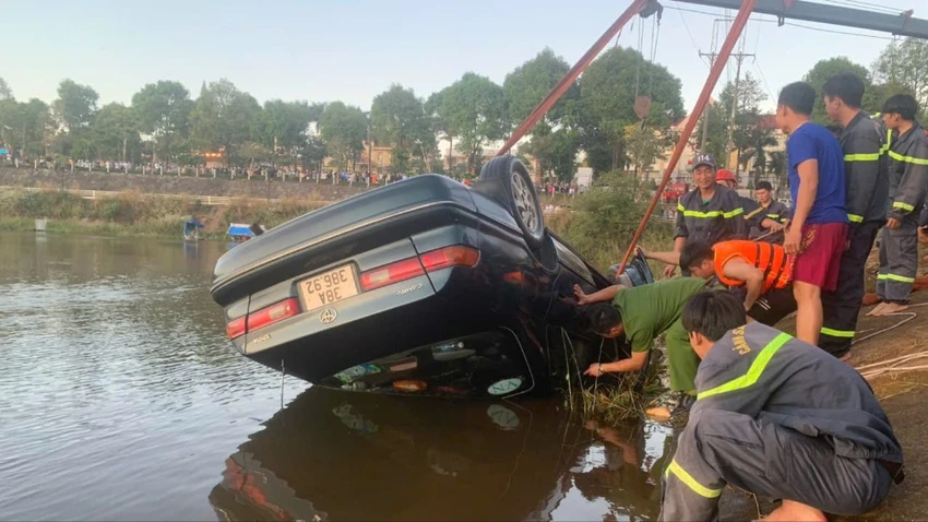 ô tô Camry 2.jpg