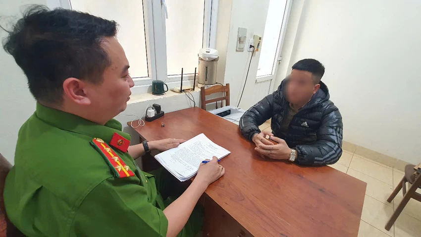 ĐÁ VÀO MẶT.jpg