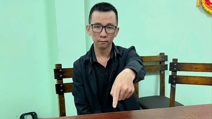 khách mua hoa.jpg