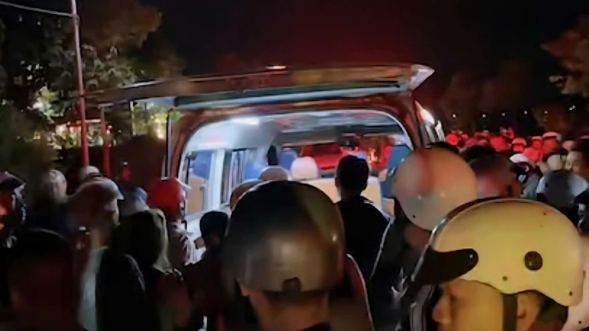 hai cháu nhỏ.jpg