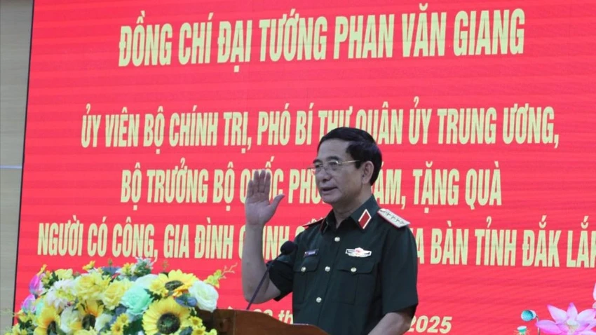 đại tướng Phan Văn Giang 100.JPG
