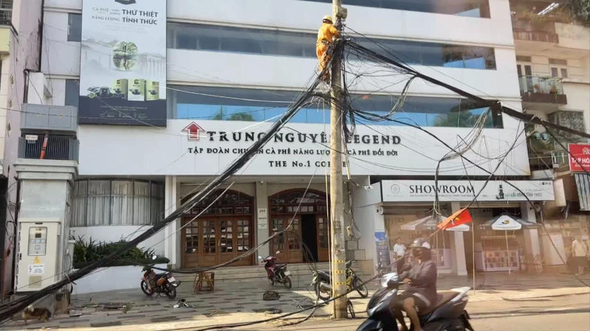 dưới lòng đường.jpg