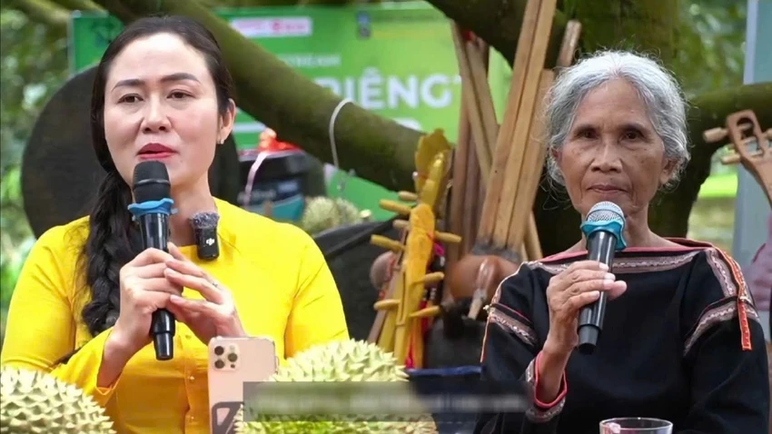 NỮ BÍ THƯ.jpg