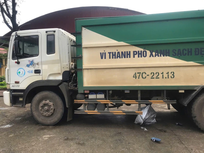 xe chở rác.jpg