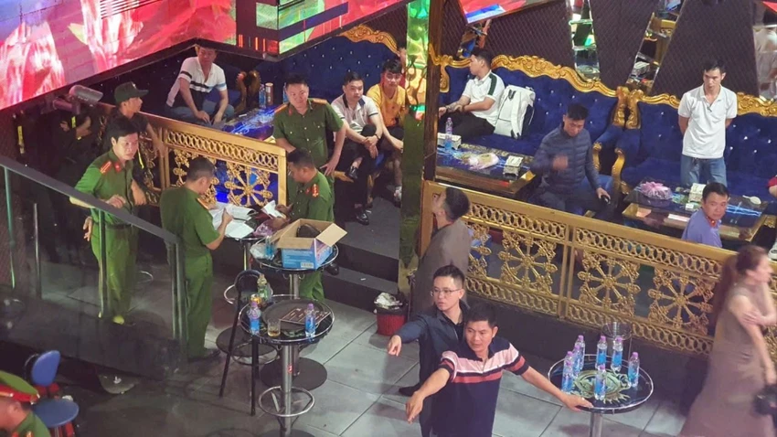 đột kích quán bar.jpg