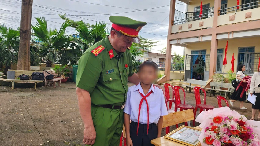 Cứu bạn thoát chết.jpg