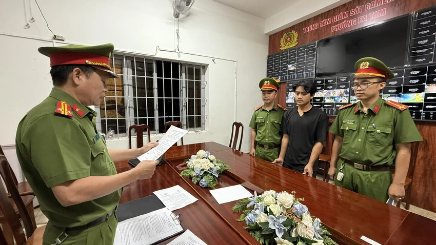 nhân viên giao hàng.jpg