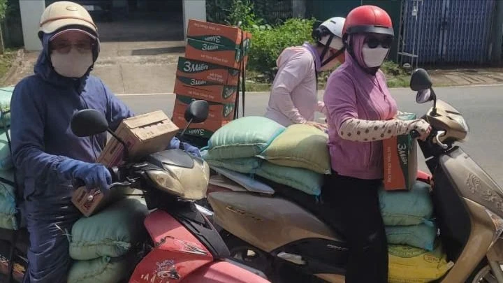 HỖ TRỢ ĐỒNG BÀO 2.jpg
