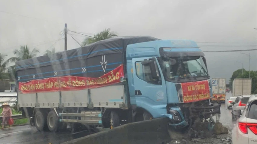 xe cứu trợ.jpg