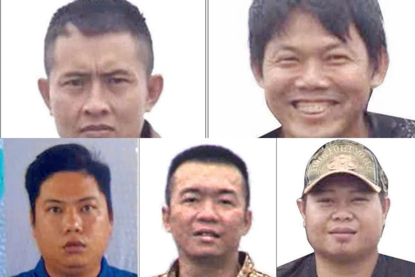 ném ớt bột.jpg