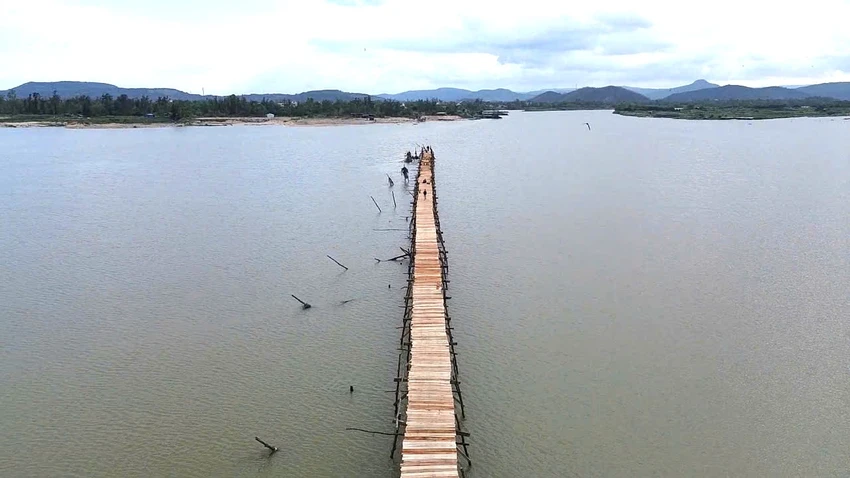 cầu gỗ 2.jpg